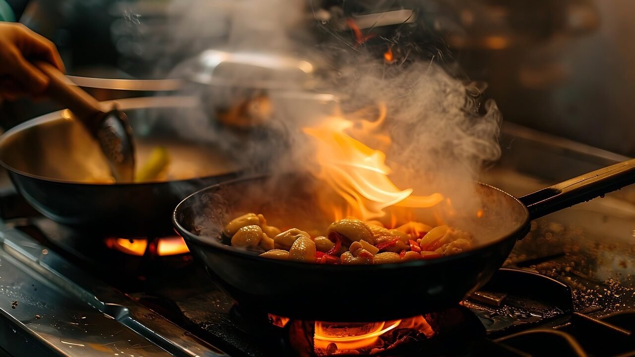 Padelle sul fuoco e gestione del calore - La Relazione Costante tra chef e materia